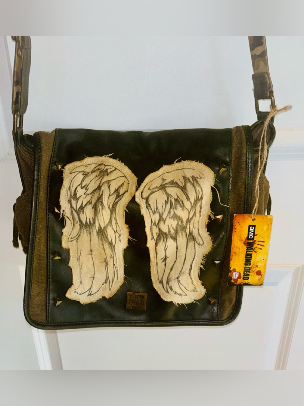 The Walking Dead Canvas Messenger Bag with Wing Patch - Olive Green
